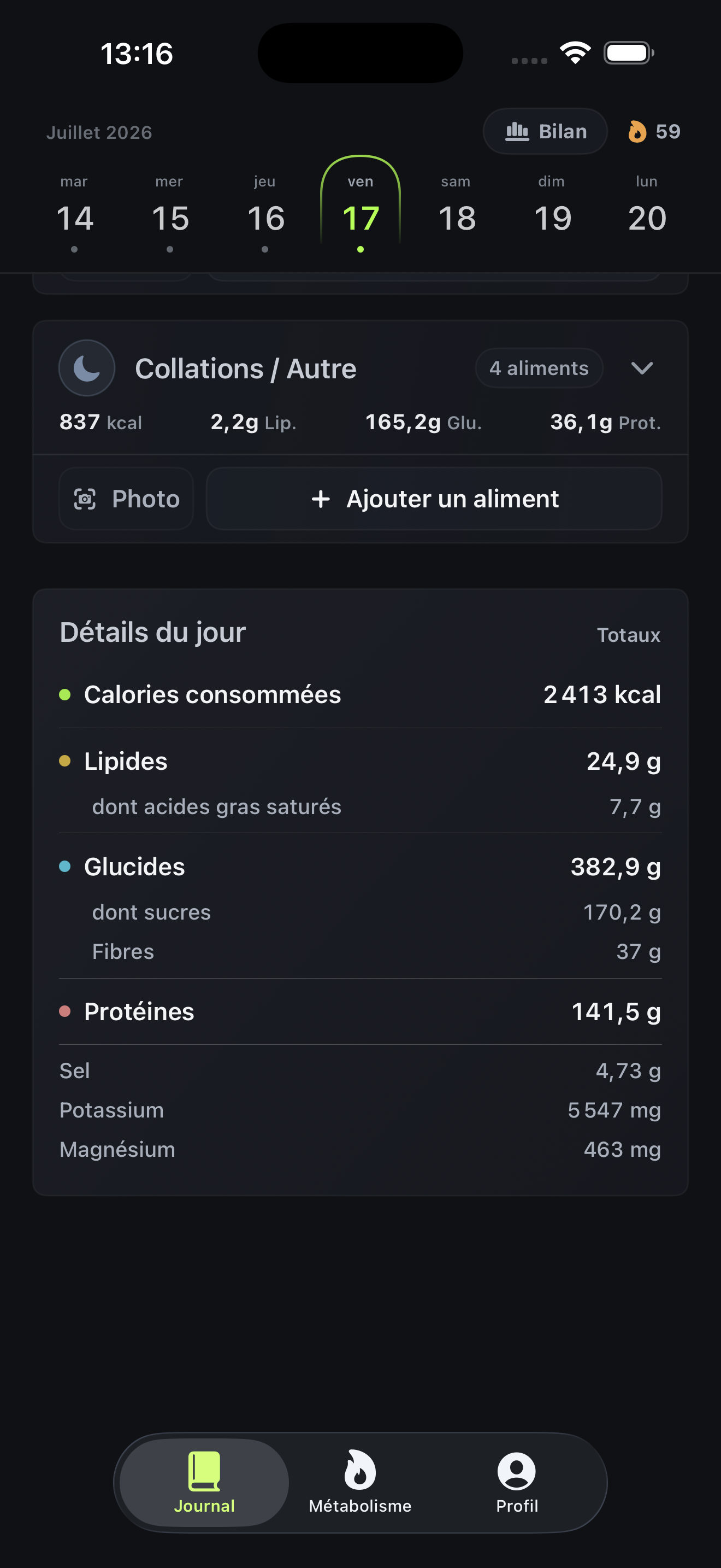Écran BodyFlow montrant les détails nutritionnels de la journée, avec calories, lipides, glucides et protéines.